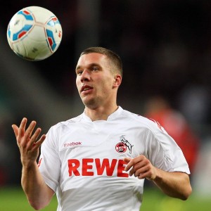 开云体育平台-曼联3-2逆转热刺，凯恩梅开二度难掩失利，曼联引进凯恩